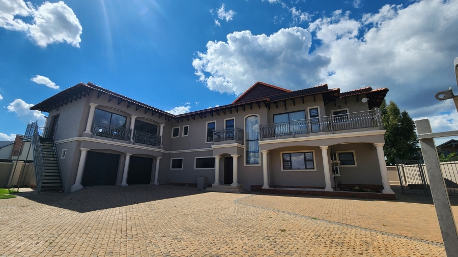 To Let 6 Bedroom Property for Rent in Tuscany Ridge North West